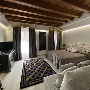 Ln Homes - San Marco Canal View Apartment