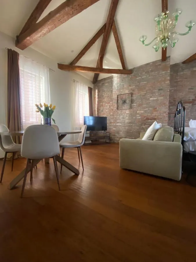 Duomo Murano Apartment With Canal View