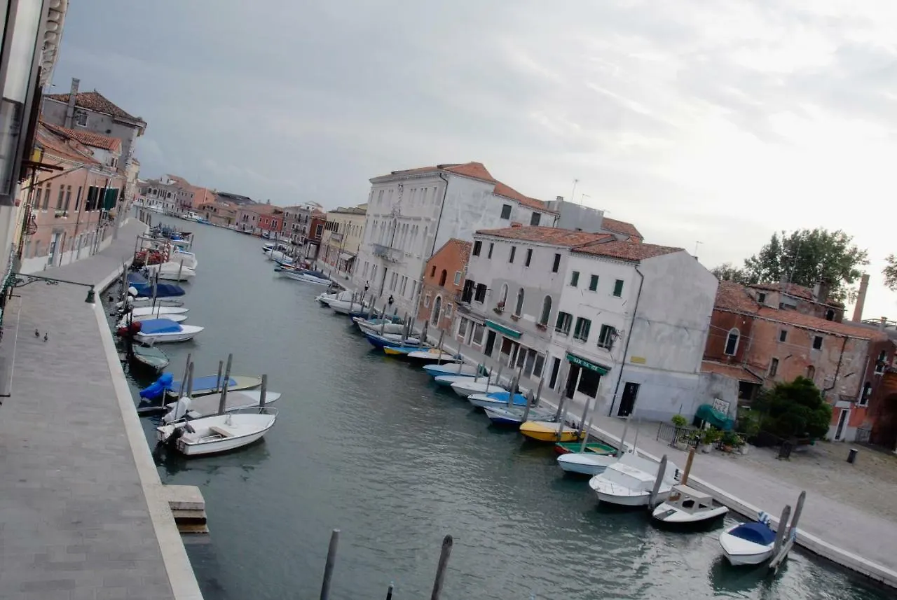 Duomo Murano Apartment With Canal View