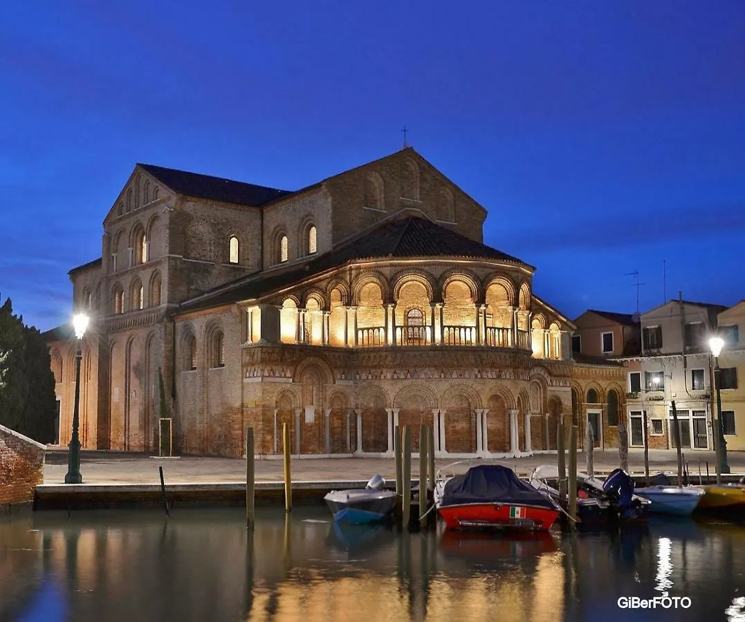 Duomo Murano Apartment With Canal View